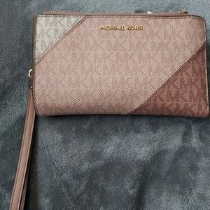 Michael kors Jet set travel double zip wallet.